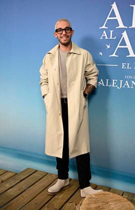 Premiere of the musical El alma al aire, featuring songs by Alejandro Sanz Víctor Elías during the premiere of the musical El alma al aire at the Ocaso Coliseum Theater on September 30, 2026, in Madrid, Spain. This new musical, inspired by the songs of Alejandro Sanz, transforms some of the most iconic tracks of his career into the driving force behind a moving story, relatable, and deeply human. A theatrical journey that speaks of freedom, the bonds that sustain us, and the courage needed to pursue what truly matters. MUSICAL PHOTOCALL Madrid, Spain  Copyright: xFranciscoxGuerrax 7811549