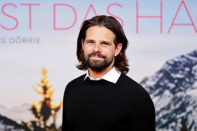 Actor Josef Ellers at the premiere of *Frau Winkler* as he leaves the Lichtburg theater in Essen, September 30, 2026, North Rhine-Westphalia, Germany Copyright: xChristophxHardtx