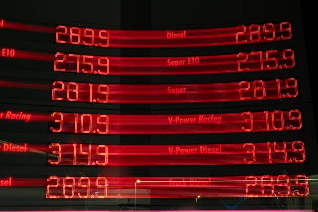 Record prices over 3 euros at the Peppenhoven highway rest stop before the fuel rebate on September 30, 2026: A display board showing record prices at the gas station of the Peppenhoven highway rest stop on the A61 nea Copyright: xMarcxJohnx
