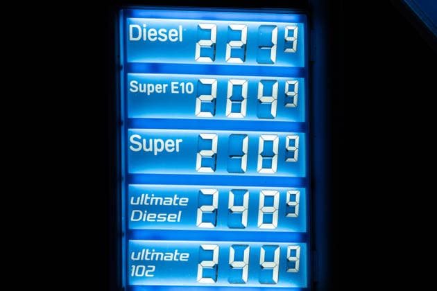 Price cap on gasoline and diesel took effect at midnight; relief takes effect on October 1. On October 1, 2026, at 12:00 a.m., the price cap on gasoline and diesel took effect. The value-added tax on both fuels was temporarily reduced from 19 percent to 7 percent. The