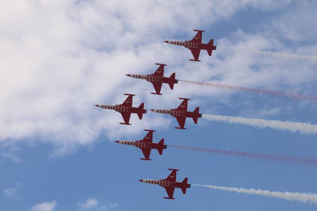 (261001) -- SANLIURFA, Oct. 1, 2026 -- The Turkish Stars aerobatic team performs a demonstration flight during an air show at T¨¹rkiye s aerospace and technology festival TEKNOFEST Southeast in Sanliurfa, T¨¹rkiye, on Sept. 30, 2026. ( Handout via Xinhua) T?RKIYE-SANLIURFA-TEKNOFEST SOUTHEAST MustafaxKaya