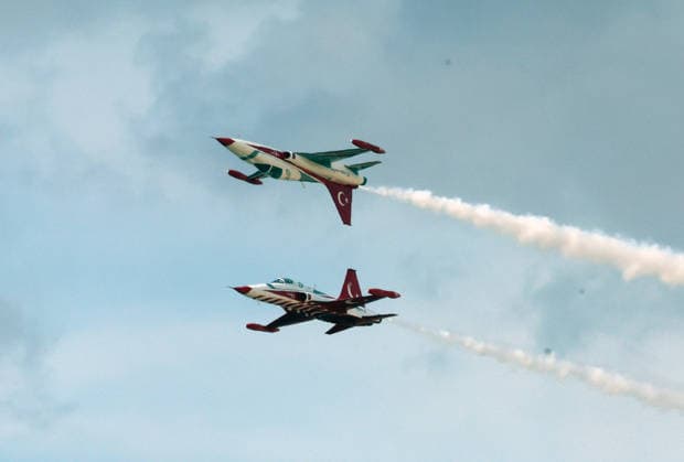 (261001) -- SANLIURFA, Oct. 1, 2026 -- The Turkish Stars aerobatic team performs a demonstration flight during an air show at T¨¹rkiye s aerospace and technology festival TEKNOFEST Southeast in Sanliurfa, T¨¹rkiye, on Sept. 30, 2026. ( Handout via Xinhua) T?RKIYE-SANLIURFA-TEKNOFEST SOUTHEAST MustafaxKaya
