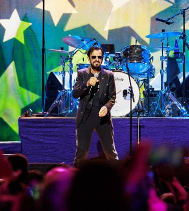 September 30, 2026, Boston, Massachusetts, USA: RINGO STARR performs with his All Starr Band at MGM Music Hall at Fenway in Boston, September 30, 2026. A Rock and Roll Hall of Fame inductee and 9-time Grammy Award winner, Starr rose to worldwide fame as the drummer of the Beatles and has enjoyed a celebrated solo career spanning more than five decades. Boston USA - ZUMAs379 20260930_znp_s379_003 Copyright: xDavexShrewsburyx