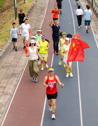 JINHUA, CHINA - OCTOBER 01: Citizens exercise on the smart running track along the Dongyang River at Aiqing Cultural Park on October 1, 2026 in Jinhua, Zhejiang Province of China. People across China are celebrating the National Day holiday. Copyright: xVCGx 111670884311