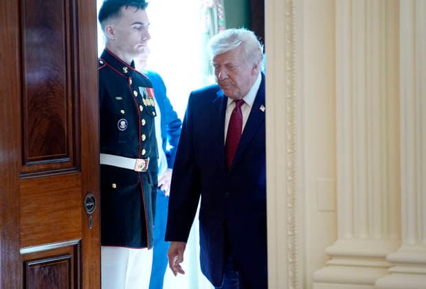 September 30, 2026, Washington, District Of Columbia, USA: United States President Donald J Trump arrives to speak during the Hispanic Heritage Month Celebration in the East Room of the White House in Washington, DC, USA, Wednesday, September 30, 2026 Washington USA  - ZUMAs152 20260930_faa_s152_065 Copyright: xYurixGripasx-xPoolxviaxCNPx