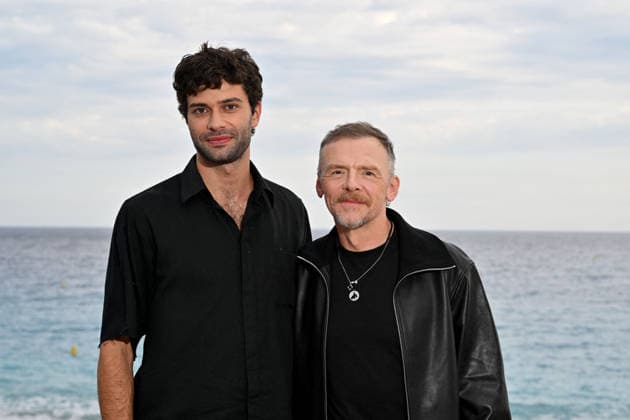 Liam Hellmann and Simon Pegg at a photocall for the film *Only What We Carry*, directed by J. Adams, during the 8th edition of the Cinéroman Festival in Nice on September 30, 2026. Bruno Bebert, Dominique Jacovides, Bestimage. Photocall for the film *Only What We Carry*, directed by J. Adams, at the 8th edition of the Cinéroman Festival in Nice on September 30, 2026, NICE, France  Copyright: xDominiquexJacovidesx-xBrunoxBebertx xBestimagexDominiquexJacovidesx-xBrunoxBebertx xBestimagex