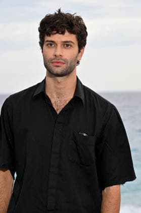 Liam Hellmann Photocall for the film *Only What We Carry*, directed by J Adams, at the 8th edition of the Cinéroman Festival in Nice on September 30, 2026 Bruno Bebert Dominique Jacovides Bestimage Photocall for the film *Only What We Carry*, directed by J Adams, at the 8th edition of the Cinéroman Festival in Nice on September 30, 2026 NICE France  Copyright: xDominiquexJacovidesx-xBrunoxBebertx xBestimagexDominiquexJacovidesx-xBrunoxBebertx xBestimagex