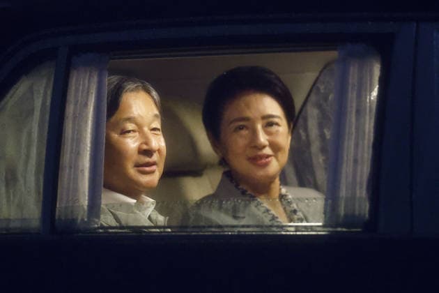 Emperor, empress visit quake-hit Kumamoto Pref. Japan s Emperor Naruhito (L) and Empress Masako are pictured at Haneda airport in Tokyo on Sept. 30, 2026, after returning from a visit to Kumamoto Prefecture, southwestern Japan, where the imperial couple met with people affected by a massive earthquake in July.  A14AA0005629513P