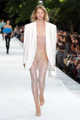 PFW - Stella McCartney Runway A model walks the runway during the Stella McCartney Womenswear Spring Summer 2027 show as part of Paris Fashion Week on September 30, 2026 in Paris, France. Photo by Alain-Gil Gonzalez ABACAPRESS.COM Paris France  Copyright: xGonzalezxAlain-Gil ABACAx
