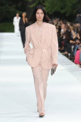 PFW - Stella McCartney Runway A model walks the runway during the Stella McCartney Womenswear Spring Summer 2027 show as part of Paris Fashion Week on September 30, 2026 in Paris, France. Photo by Alain-Gil Gonzalez ABACAPRESS.COM Paris France  Copyright: xGonzalezxAlain-Gil ABACAx