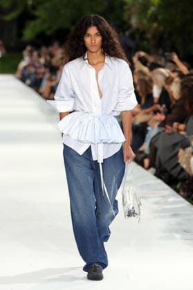 PFW - Stella McCartney Runway A model walks the runway during the Stella McCartney Womenswear Spring Summer 2027 show as part of Paris Fashion Week on September 30, 2026 in Paris, France. Photo by Alain-Gil Gonzalez ABACAPRESS.COM Paris France  Copyright: xGonzalezxAlain-Gil ABACAx