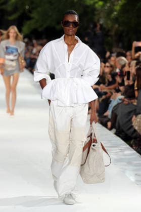 PFW - Stella McCartney Runway A model walks the runway during the Stella McCartney Womenswear Spring Summer 2027 show as part of Paris Fashion Week on September 30, 2026 in Paris, France. Photo by Alain-Gil Gonzalez ABACAPRESS.COM Paris France  Copyright: xGonzalezxAlain-Gil ABACAx