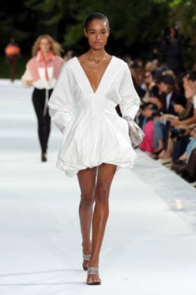 PFW - Stella McCartney Runway A model walks the runway during the Stella McCartney Womenswear Spring Summer 2027 show as part of Paris Fashion Week on September 30, 2026 in Paris, France. Photo by Alain-Gil Gonzalez ABACAPRESS.COM Paris France  Copyright: xGonzalezxAlain-Gil ABACAx