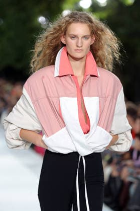 PFW - Stella McCartney Runway A model walks the runway during the Stella McCartney Womenswear Spring Summer 2027 show as part of Paris Fashion Week on September 30, 2026 in Paris, France. Photo by Alain-Gil Gonzalez ABACAPRESS.COM Paris France  Copyright: xGonzalezxAlain-Gil ABACAx