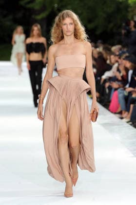 PFW - Stella McCartney Runway A model walks the runway during the Stella McCartney Womenswear Spring Summer 2027 show as part of Paris Fashion Week on September 30, 2026 in Paris, France. Photo by Alain-Gil Gonzalez ABACAPRESS.COM Paris France  Copyright: xGonzalezxAlain-Gil ABACAx