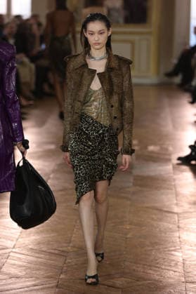 PFW - Balmain Runway A model walks the runway during the Balmain Womenswear Spring Summer 2027 show as part of Paris Fashion Week on September 30, 2026 in Paris, France. Photo by Alain-Gil Gonzalez ABACAPRESS.COM Paris France  Copyright: xGonzalezxAlain-Gil ABACAx