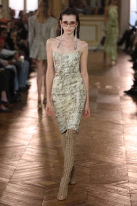 PFW - Balmain Runway A model walks the runway during the Balmain Womenswear Spring Summer 2027 show as part of Paris Fashion Week on September 30, 2026 in Paris, France. Photo by Alain-Gil Gonzalez ABACAPRESS.COM Paris France  Copyright: xGonzalezxAlain-Gil ABACAx