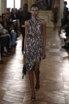 PFW - Balmain Runway A model walks the runway during the Balmain Womenswear Spring Summer 2027 show as part of Paris Fashion Week on September 30, 2026 in Paris, France. Photo by Alain-Gil Gonzalez ABACAPRESS.COM Paris France  Copyright: xGonzalezxAlain-Gil ABACAx