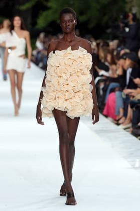 PFW - Stella McCartney Runway A model walks the runway during the Stella McCartney Womenswear Spring Summer 2027 show as part of Paris Fashion Week on September 30, 2026 in Paris, France. Photo by Alain-Gil Gonzalez ABACAPRESS.COM Paris France  Copyright: xGonzalezxAlain-Gil ABACAx