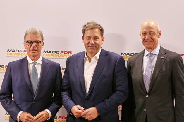 Berlin, Germany, September 30, 2026 Siemensstadt Annual Meeting of the Made for Germany Initiative Deutsche Bank CEO Christian Sewing, Federal Minister of Finance Lars Klingbeil (SPD), Siemens CEO Roland Busch Copyright: xdtsxNachrichtenagenturx dts_136995