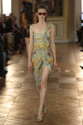 PFW - Balmain Runway A model walks the runway during the Balmain Womenswear Spring Summer 2027 show as part of Paris Fashion Week on September 30, 2026 in Paris, France. Photo by Alain-Gil Gonzalez ABACAPRESS.COM Paris France  Copyright: xGonzalezxAlain-Gil ABACAx