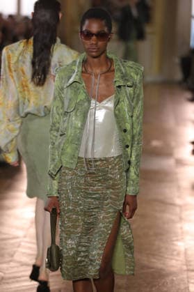 PFW - Balmain Runway A model walks the runway during the Balmain Womenswear Spring Summer 2027 show as part of Paris Fashion Week on September 30, 2026 in Paris, France. Photo by Alain-Gil Gonzalez ABACAPRESS.COM Paris France  Copyright: xGonzalezxAlain-Gil ABACAx