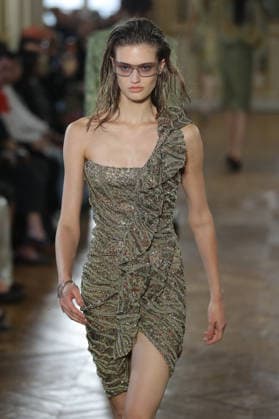 PFW - Balmain Runway A model walks the runway during the Balmain Womenswear Spring Summer 2027 show as part of Paris Fashion Week on September 30, 2026 in Paris, France. Photo by Alain-Gil Gonzalez ABACAPRESS.COM Paris France  Copyright: xGonzalezxAlain-Gil ABACAx
