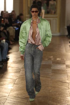 PFW - Balmain Runway A model walks the runway during the Balmain Womenswear Spring Summer 2027 show as part of Paris Fashion Week on September 30, 2026 in Paris, France. Photo by Alain-Gil Gonzalez ABACAPRESS.COM Paris France  Copyright: xGonzalezxAlain-Gil ABACAx