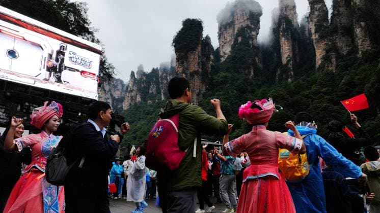 ZHANGJIAJIE, CHINA - OCTOBER 01: Tourists gather to celebrate the 77th anniversary of the founding of the People s Republic of China with colorful activities including welcome drums, blocking-door wine, hand-waving dances, cake tasting and folk songs at Bailong Elevator viewing platform in Zhangjiajie National Forest Park on October 1, 2026 in Zhangjiajie, Hunan Province of China. Copyright: xVCGx 111670911320