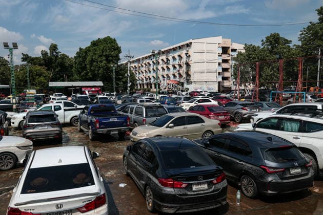 October 1, 2026, Bangkok, Bangkok, Thailand: Floodwaters inside the Klong Chan flats return to normal levels after 48 hours of heavy rain caused sudden flash flooding for over a week, submerging numerous vehicles, in Bangkok, Thailand, October 1, 2026. Bangkok Thailand  - ZUMAp219 20261001_zip_p219_023 Copyright: xNattaphonxPhanphongsanonx