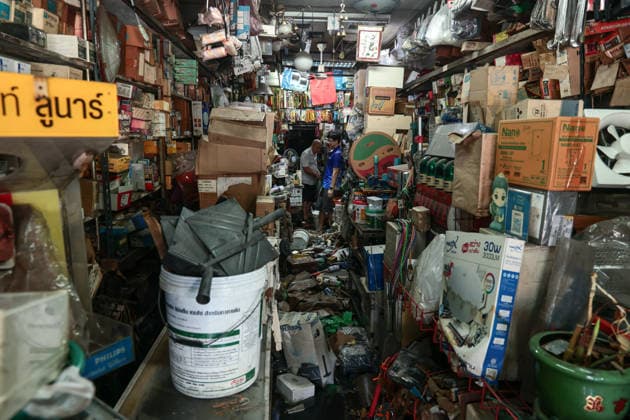 October 1, 2026, Bangkok, Bangkok, Thailand: Floodwaters inside the Klong Chan flats return to normal levels after 48 hours of heavy rain caused sudden flash flooding for over a week, submerging numerous vehicles, in Bangkok, Thailand, October 1, 2026. Bangkok Thailand  - ZUMAp219 20261001_zip_p219_044 Copyright: xNattaphonxPhanphongsanonx