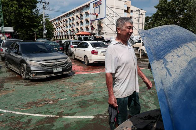 October 1, 2026, Bangkok, Bangkok, Thailand: Floodwaters inside the Klong Chan flats return to normal levels after 48 hours of heavy rain caused sudden flash flooding for over a week, submerging numerous vehicles, in Bangkok, Thailand, October 1, 2026. Bangkok Thailand - ZUMAp219 20261001_zip_p219_028 Copyright: xNattaphonxPhanphongsanonx