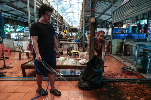 October 1, 2026, Bangkok, Bangkok, Thailand: Floodwaters inside the Klong Chan flats return to normal levels after 48 hours of heavy rain caused sudden flash flooding for over a week, submerging numerous vehicles, in Bangkok, Thailand, October 1, 2026. Bangkok Thailand - ZUMAp219 20261001_zip_p219_032 Copyright: xNattaphonxPhanphongsanonx