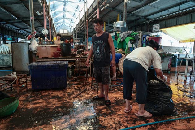 October 1, 2026, Bangkok, Bangkok, Thailand: Floodwaters inside the Klong Chan flats return to normal levels after 48 hours of heavy rain caused sudden flash flooding for over a week, submerging numerous vehicles, in Bangkok, Thailand, October 1, 2026. Bangkok Thailand - ZUMAp219 20261001_zip_p219_033 Copyright: xNattaphonxPhanphongsanonx