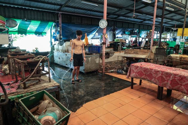 October 1, 2026, Bangkok, Bangkok, Thailand: Floodwaters inside the Klong Chan flats return to normal levels after 48 hours of heavy rain caused sudden flash flooding for over a week, submerging numerous vehicles, in Bangkok, Thailand, October 1, 2026. Bangkok Thailand - ZUMAp219 20261001_zip_p219_035 Copyright: xNattaphonxPhanphongsanonx