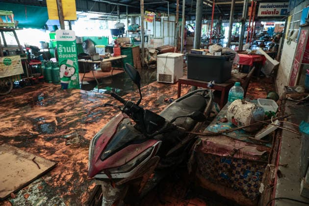 October 1, 2026, Bangkok, Bangkok, Thailand: Floodwaters inside the Klong Chan flats return to normal levels after 48 hours of heavy rain caused sudden flash flooding for over a week, submerging numerous vehicles, in Bangkok, Thailand, October 1, 2026. Bangkok Thailand - ZUMAp219 20261001_zip_p219_038 Copyright: xNattaphonxPhanphongsanonx