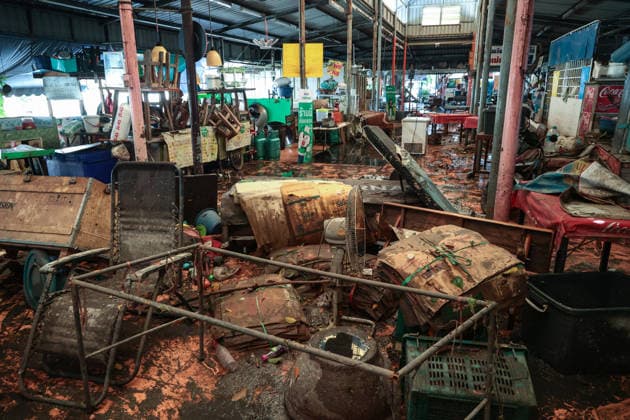 October 1, 2026, Bangkok, Bangkok, Thailand: Floodwaters inside the Klong Chan flats return to normal levels after 48 hours of heavy rain caused sudden flash flooding for over a week, submerging numerous vehicles, in Bangkok, Thailand, October 1, 2026. Bangkok Thailand - ZUMAp219 20261001_zip_p219_036 Copyright: xNattaphonxPhanphongsanonx