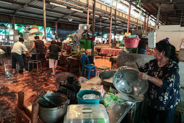 October 1, 2026, Bangkok, Bangkok, Thailand: Floodwaters inside the Klong Chan flats return to normal levels after 48 hours of heavy rain caused sudden flash flooding for over a week, submerging numerous vehicles, in Bangkok, Thailand, October 1, 2026. Bangkok Thailand - ZUMAp219 20261001_zip_p219_041 Copyright: xNattaphonxPhanphongsanonx