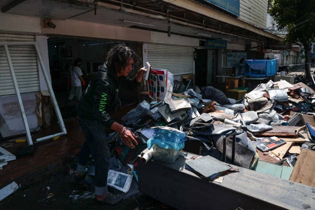 October 1, 2026, Bangkok, Bangkok, Thailand: Floodwaters inside the Klong Chan flats return to normal levels after 48 hours of heavy rain caused sudden flash flooding for over a week, submerging numerous vehicles, in Bangkok, Thailand, October 1, 2026. Bangkok Thailand - ZUMAp219 20261001_zip_p219_046 Copyright: xNattaphonxPhanphongsanonx