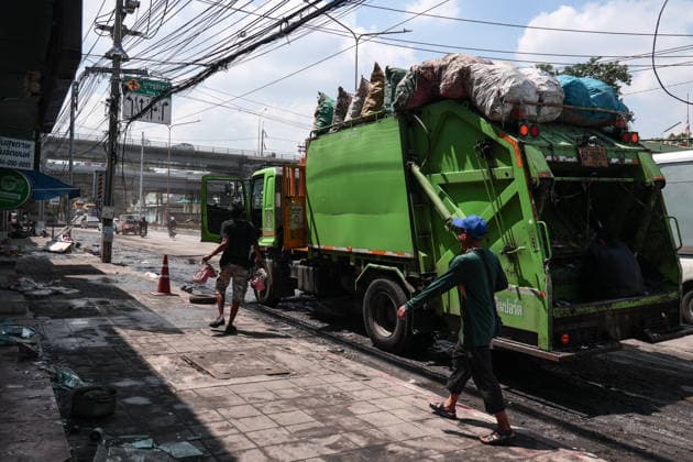 October 1, 2026, Bangkok, Bangkok, Thailand: Floodwaters inside the Klong Chan flats return to normal levels after 48 hours of heavy rain caused sudden flash flooding for over a week, submerging numerous vehicles, in Bangkok, Thailand, October 1, 2026. Bangkok Thailand - ZUMAp219 20261001_zip_p219_047 Copyright: xNattaphonxPhanphongsanonx