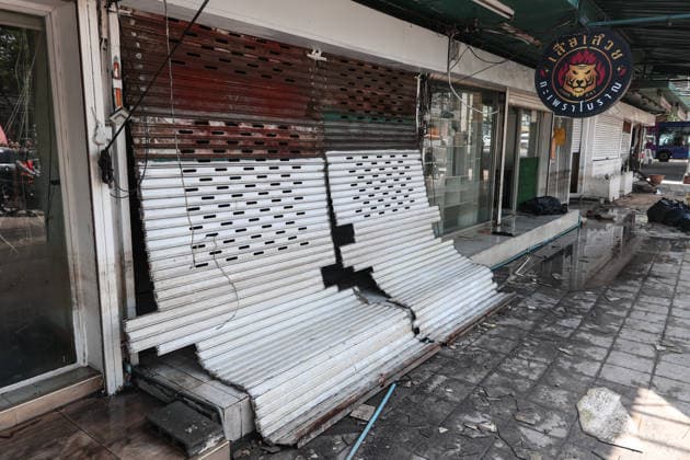 October 1, 2026, Bangkok, Bangkok, Thailand: Floodwaters inside the Klong Chan flats return to normal levels after 48 hours of heavy rain caused sudden flash flooding for over a week, submerging numerous vehicles, in Bangkok, Thailand, October 1, 2026. Bangkok Thailand - ZUMAp219 20261001_zip_p219_048 Copyright: xNattaphonxPhanphongsanonx