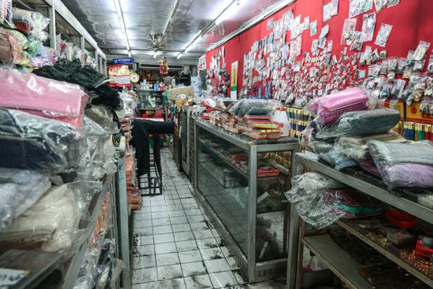 October 1, 2026, Bangkok, Bangkok, Thailand: Floodwaters inside the Klong Chan flats return to normal levels after 48 hours of heavy rain caused sudden flash flooding for over a week, submerging numerous vehicles, in Bangkok, Thailand, October 1, 2026. Bangkok Thailand - ZUMAp219 20261001_zip_p219_050 Copyright: xNattaphonxPhanphongsanonx