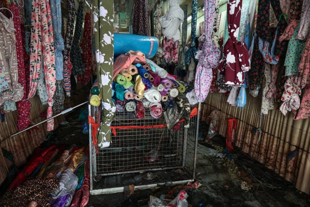 October 1, 2026, Bangkok, Bangkok, Thailand: Floodwaters inside the Klong Chan flats return to normal levels after 48 hours of heavy rain caused sudden flash flooding for over a week, submerging numerous vehicles, in Bangkok, Thailand, October 1, 2026. Bangkok Thailand - ZUMAp219 20261001_zip_p219_051 Copyright: xNattaphonxPhanphongsanonx