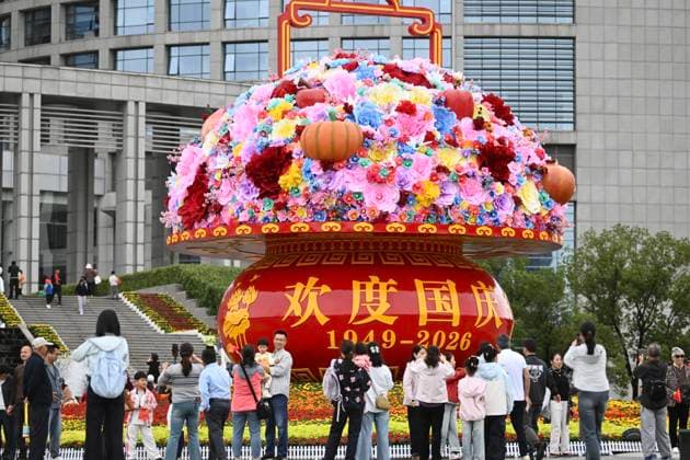 HEFEI, CHINA - OCTOBER 01: People view a giant floral basket to celebrate the 77th anniversary of the founding of the People s Republic of China (PRC) on October 1, 2026 in Hefei, Anhui Province of China. Visitors stop to view and take photos of the installation as China celebrates its National Day.  Copyright: xChinaxNewsxServicex 111670909395
