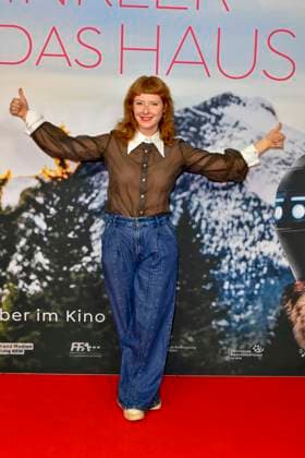 ABB FRAUWINKLER Sarah Bauerett on the red carpet at the NRW Kino film premiere of *Frau Winkler* as she leaves the Lichtburg cinema in Essen on September 30, 2026, in North Rhine-Westphalia, Germany