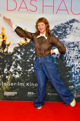 ABB FRAUWINKLER Sarah Bauerett on the red carpet at the NRW Kino film premiere of *Frau Winkler* as she leaves the Lichtburg cinema in Essen on September 30, 2026, in North Rhine-Westphalia, Germany