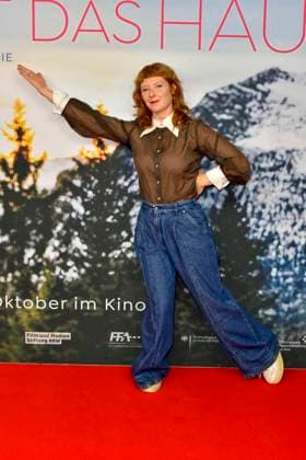 ABB FRAUWINKLER Sarah Bauerett on the red carpet at the NRW Kino film premiere of *Frau Winkler* as she leaves the Lichtburg cinema in Essen on September 30, 2026, in North Rhine-Westphalia, Germany