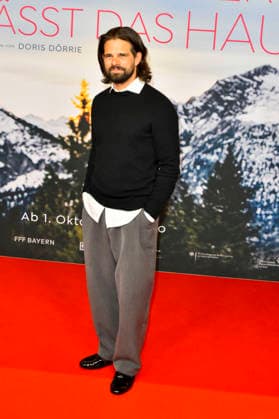 ABB FRAUWINKLER Josef Ellers on the red carpet at the NRW Kino film premiere of *Frau Winkler* as she leaves the Lichtburg cinema in Essen on September 30, 2026, in North Rhine-Westphalia, Germany