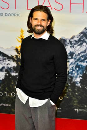 ABB FRAUWINKLER Josef Ellers on the red carpet at the NRW Kino film premiere of *Frau Winkler* as she leaves the Lichtburg cinema in Essen on September 30, 2026, in North Rhine-Westphalia, Germany