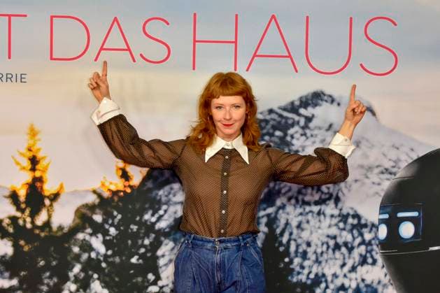 ABB FRAUWINKLER Sarah Bauerett on the red carpet at the NRW Kino film premiere of *Frau Winkler* as she leaves the Lichtburg Cinema in Essen on September 30, 2026, in North Rhine-Westphalia, Germany